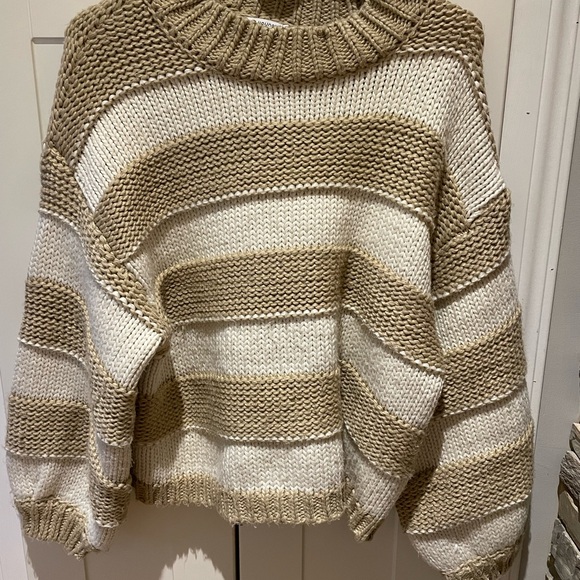 Simon’s Beige Sweater (Small) - Picture 2 of 5